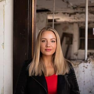 The Heart and Soul of Horror The Queen of Twists Stops Playing Fair: Jeneva Rose on Sometimes I Scare Myself