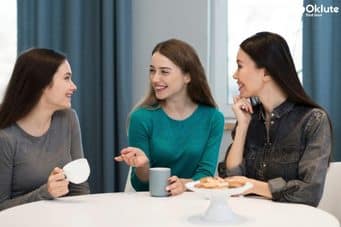 The Role of Pauses in Meaningful Conversations